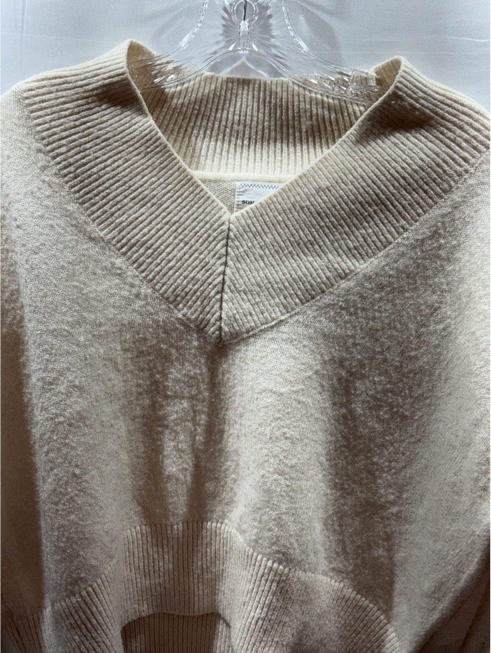 SOHO & STELLA Cream V-Neck Pullover Sweater XS